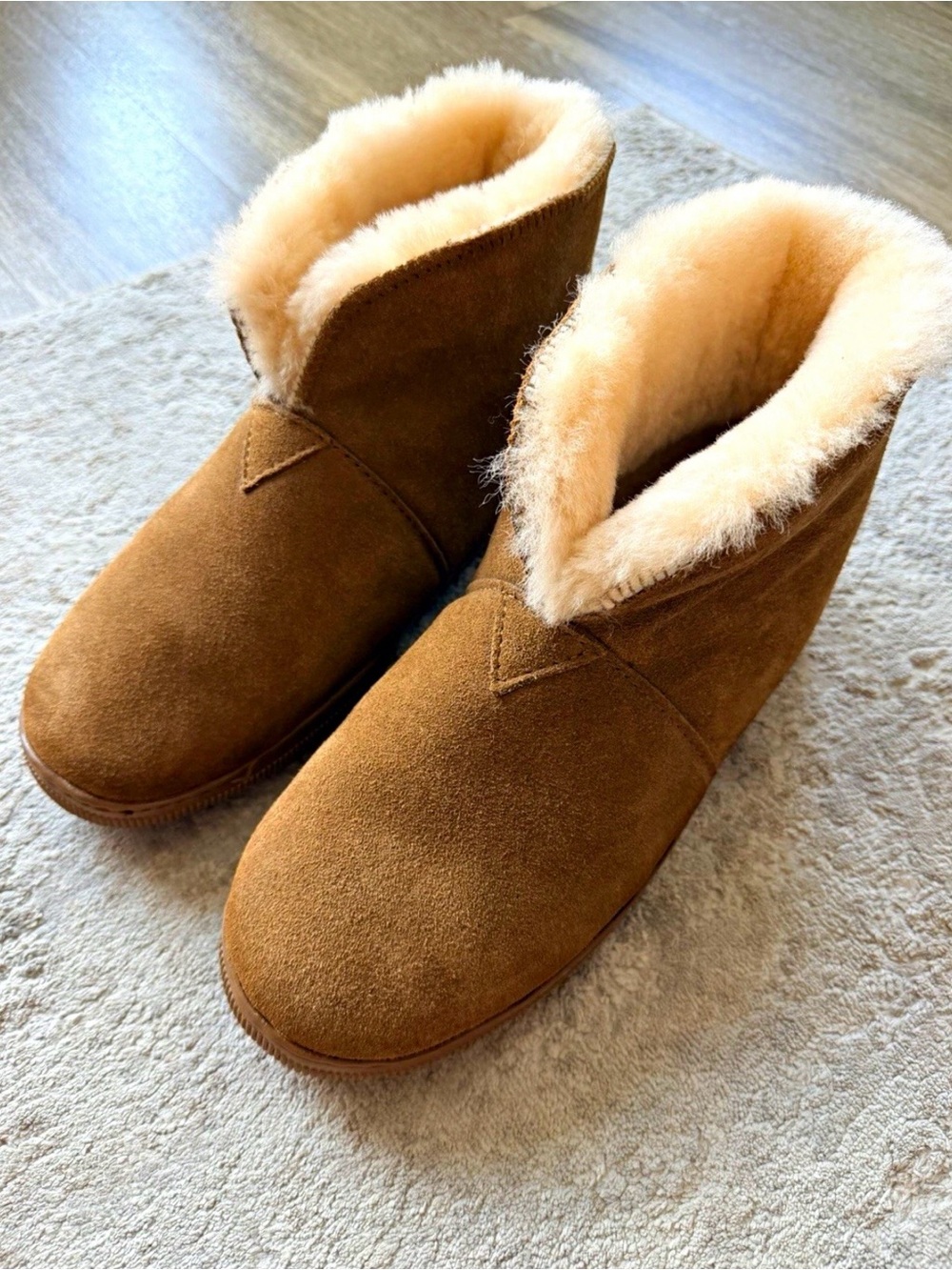 Bearpaw Men's Size 11 Suede Sheepskin Ankle Boot Slippers Brown/Tan Excellent
